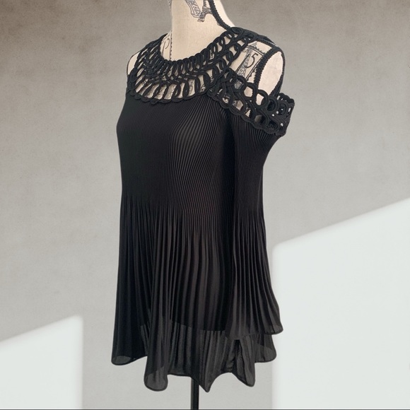 FRANK LYMAN off shoulder top SMALL - Picture 7 of 9